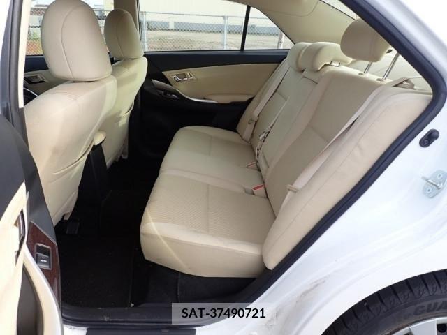 Toyota PREMIO 2017-04 281694-11
