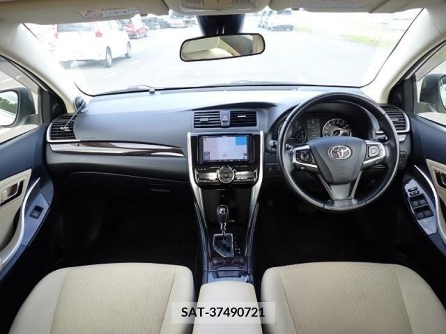 Toyota PREMIO 2017-04 281694-8