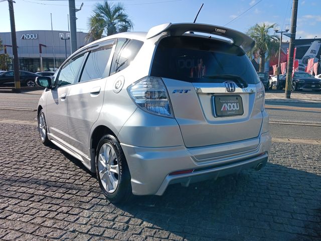 Honda FIT HYBRID 2011-08 185620-2