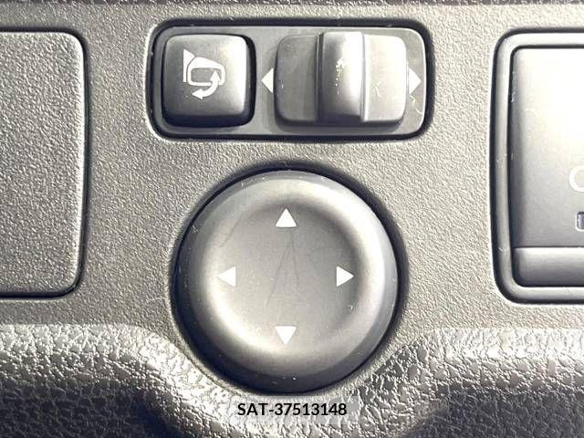 Nissan NOTE 2013-08 302317-7