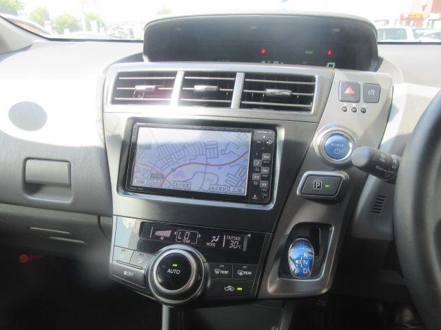 Toyota PRIUS ALPHA 2014-08 22158-11