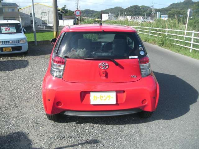 Toyota IQ 2011-06 8649-5