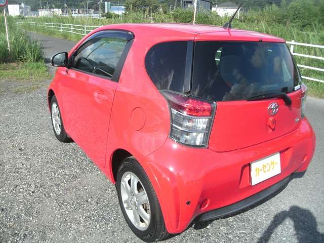 Toyota IQ 2011-06 8649-7