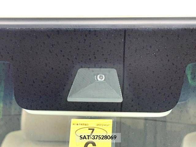 Honda N BOX 2022-06 278642-2