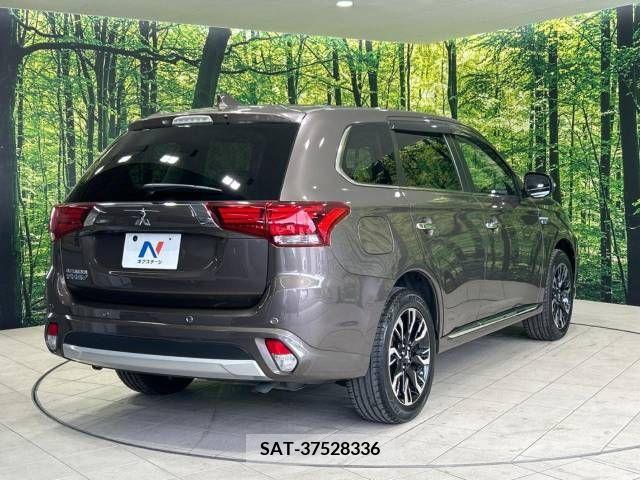 Mitsubishi OUTLANDER PHEV 2015-10 381699-17