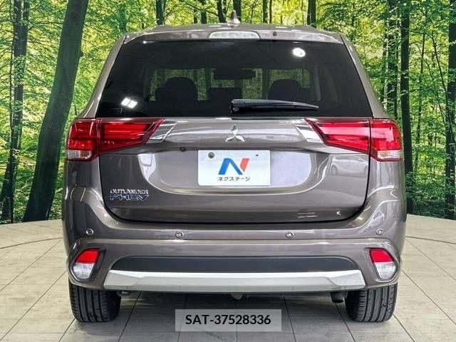 Mitsubishi OUTLANDER PHEV 2015-10 381699-15