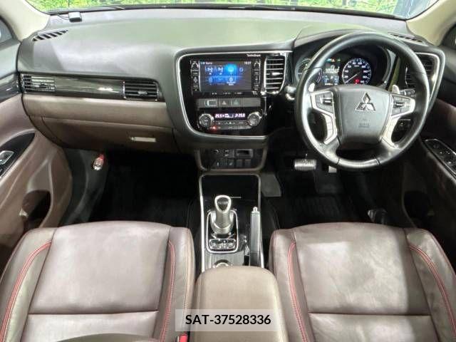 Mitsubishi OUTLANDER PHEV 2015-10 381699-1