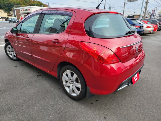 Peugeot 308 2013-07 193433-1