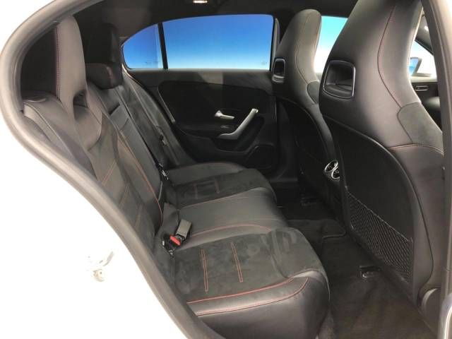 Mercedes Benz A-CLASS 2019-02 181925-9