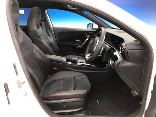 Mercedes Benz A-CLASS 2019-02 181925-8