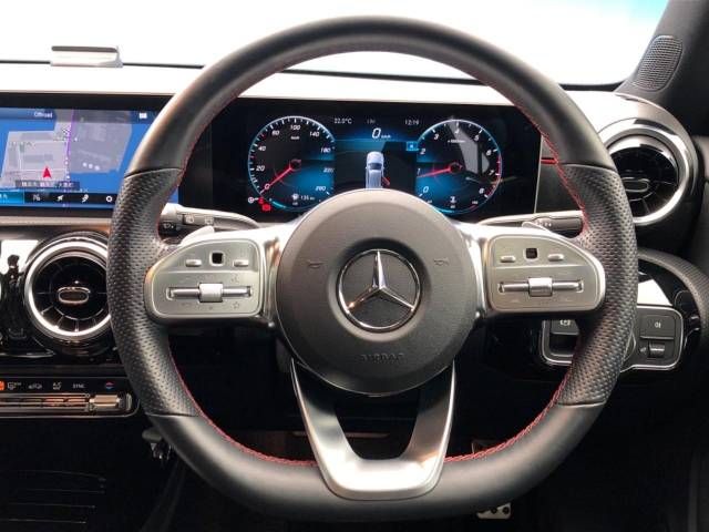 Mercedes Benz A-CLASS 2019-02 181925-11