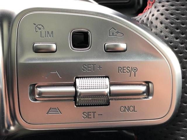 Mercedes Benz A-CLASS 2019-02 181925-4