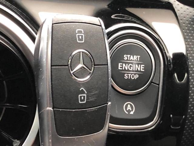 Mercedes Benz A-CLASS 2019-02 181925-7