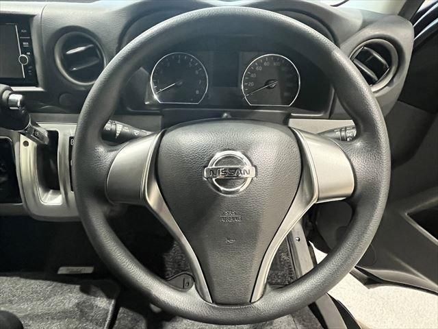 Nissan NV350 Caravan 2018-09 183741-24
