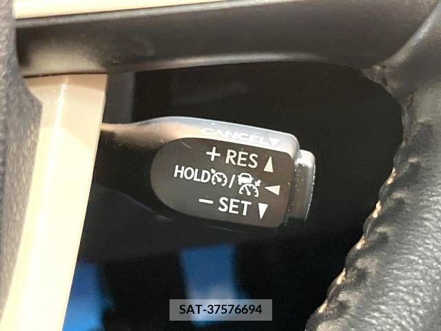 Toyota PRIUS 2017-03 282135-5