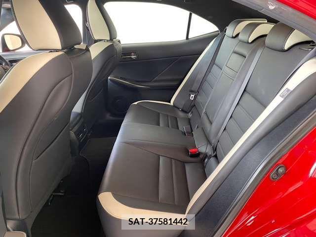 Lexus IS 2016-06 275380-6