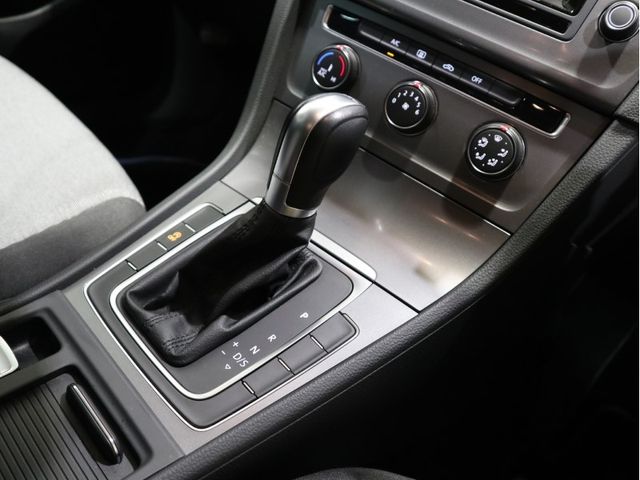 VolksWagen GOLF 2014-03 26829-11