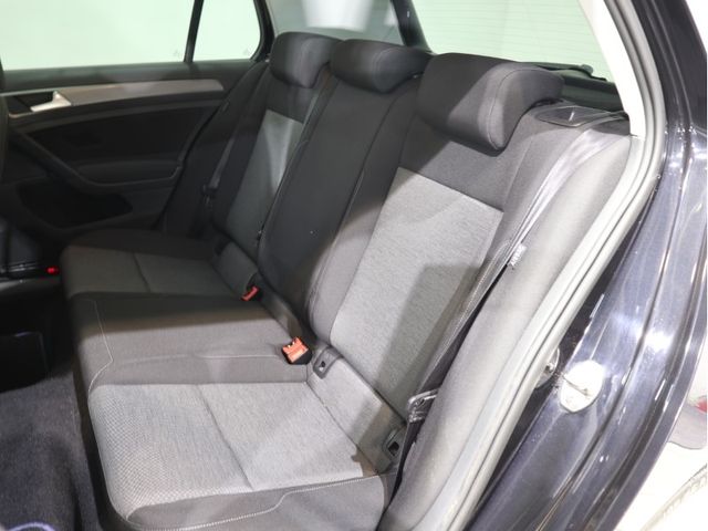 VolksWagen GOLF 2014-03 26829-16
