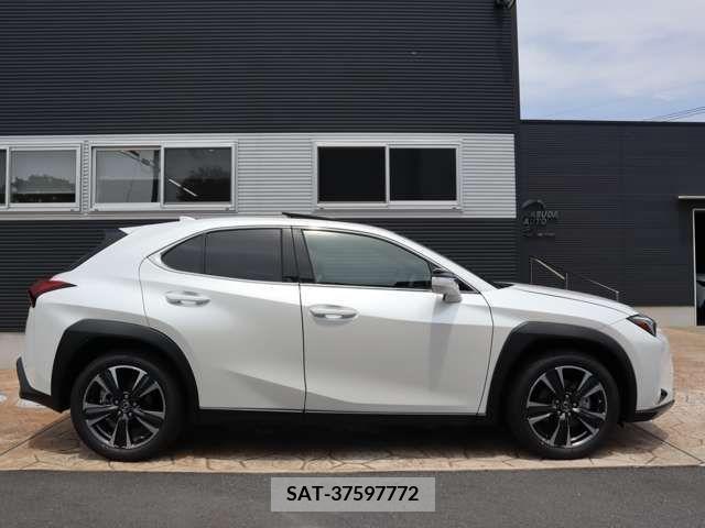 Lexus UX 2023-09 275929-3