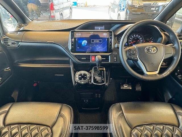 Toyota VOXY 2018-07 288997-1