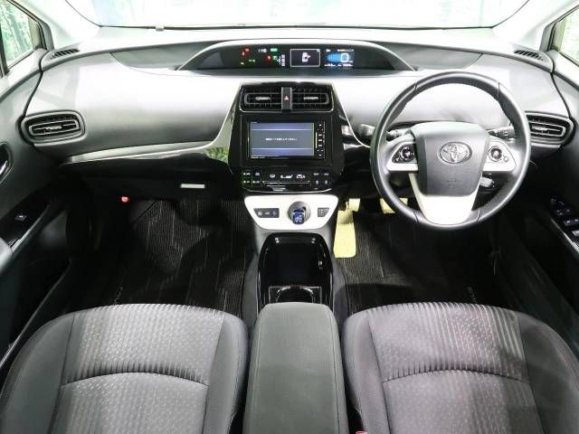 Toyota PRIUS 2018-08 187897-1