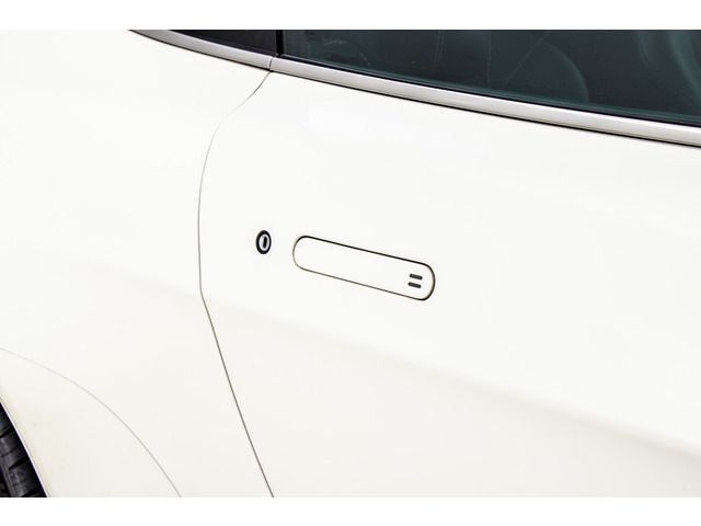 Aston Martin Aston Martin 2015-01 9937-15