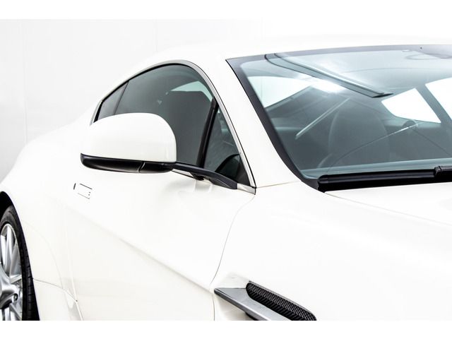 Aston Martin Aston Martin 2015-01 9937-9