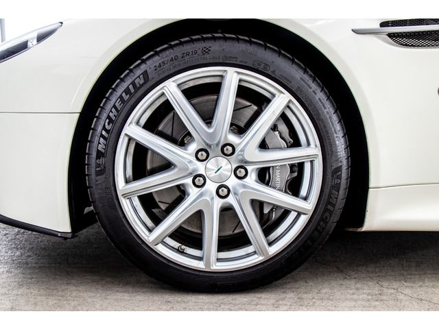 Aston Martin Aston Martin 2015-01 9937-19