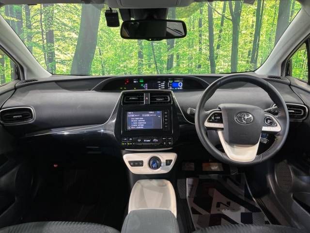 Toyota PRIUS 2017-03 19738-1