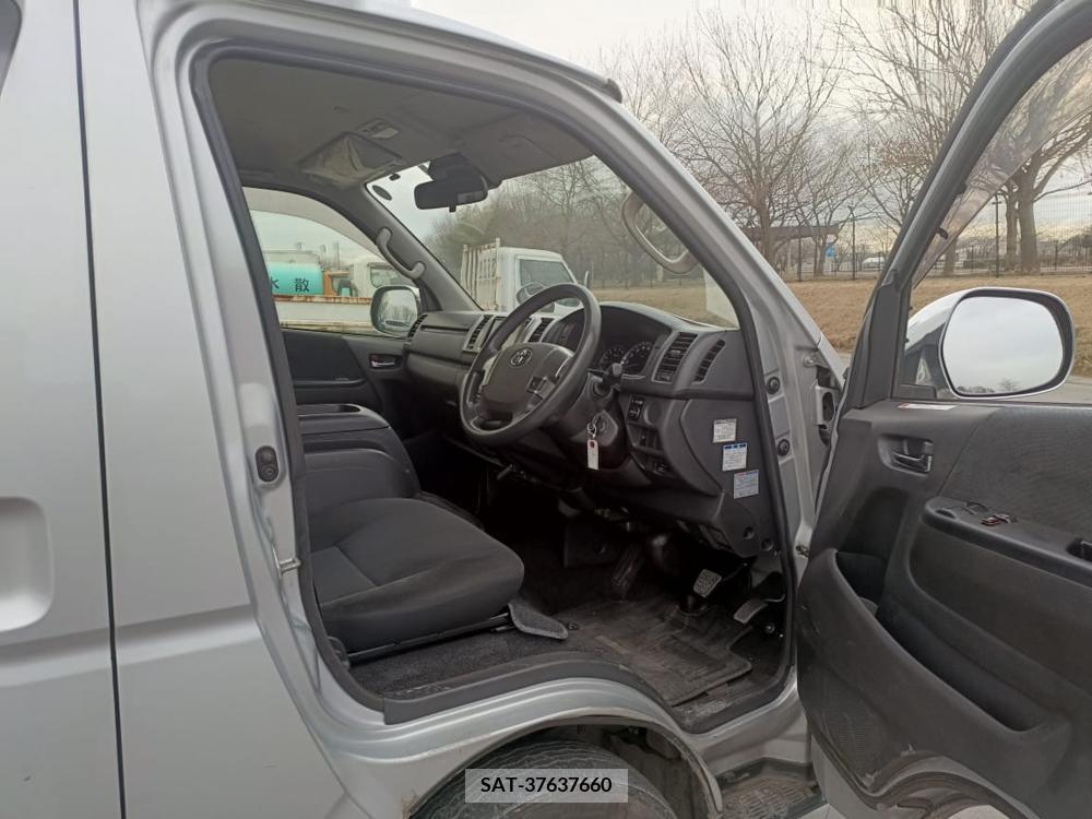 Toyota HIACE VAN 2017-12 334589-14