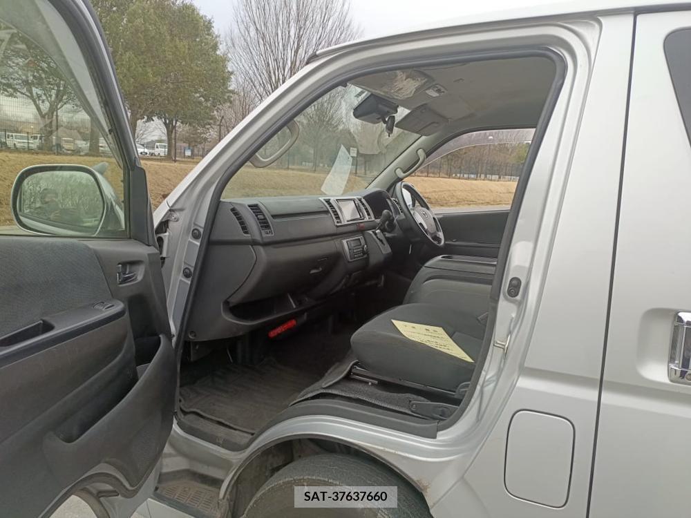 Toyota HIACE VAN 2017-12 334589-15
