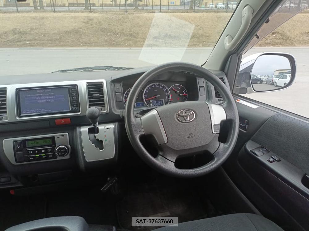 Toyota HIACE VAN 2017-12 334589-17