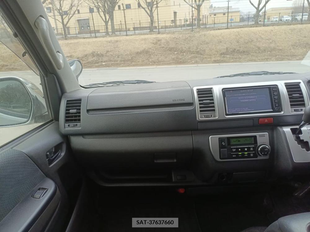 Toyota HIACE VAN 2017-12 334589-18