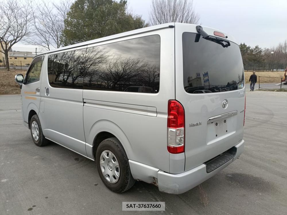 Toyota HIACE VAN 2017-12 334589-2