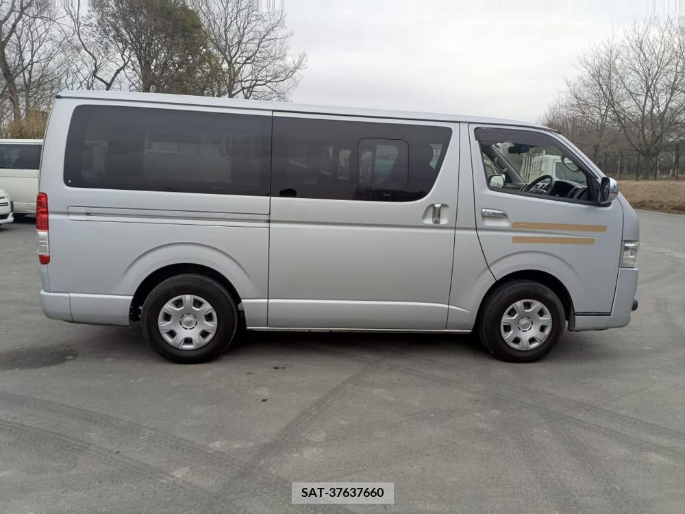 Toyota HIACE VAN 2017-12 334589-5