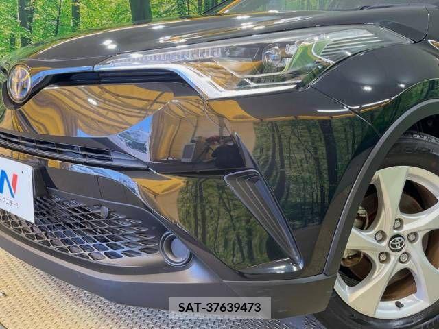 Toyota C-HR 2018-11 295335-12