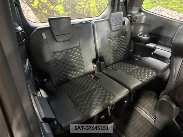 Toyota VOXY 2022-02 313559-9