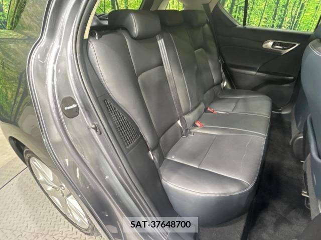 Lexus CT 2015-07 322698-9