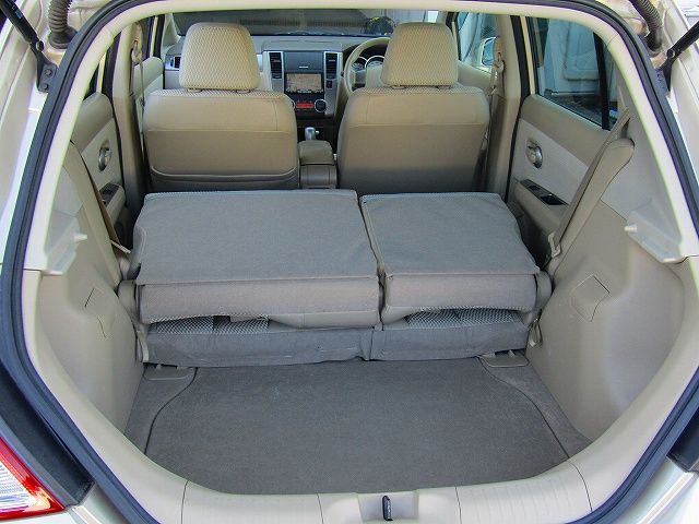 Nissan TIIDA 2010-10 180790-19