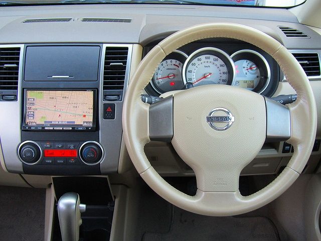 Nissan TIIDA 2010-10 180790-7