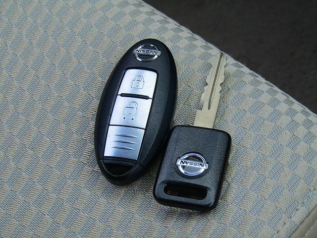 Nissan TIIDA 2010-10 180790-23