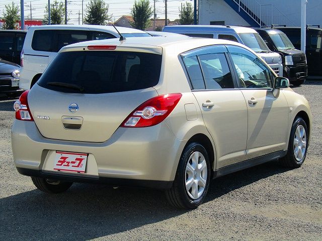 Nissan TIIDA 2010-10 180790-2