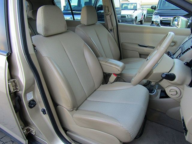 Nissan TIIDA 2010-10 180790-3