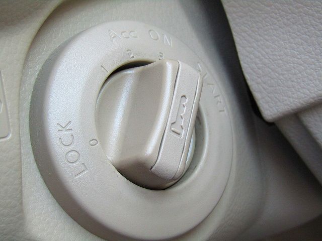 Nissan TIIDA 2010-10 180790-14