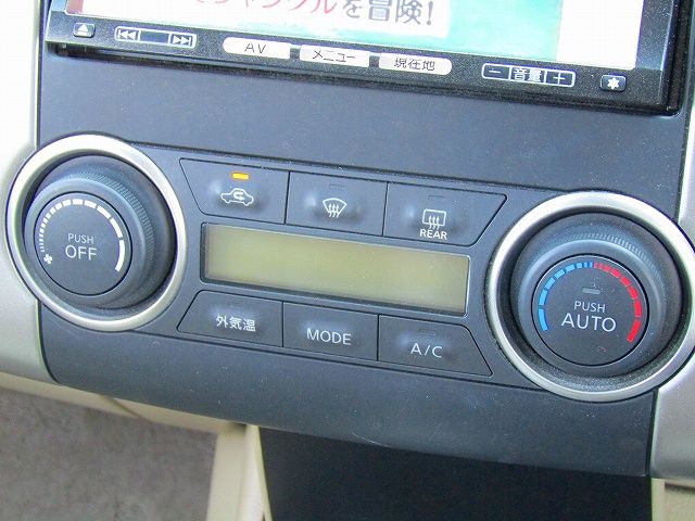 Nissan TIIDA 2010-10 180790-11