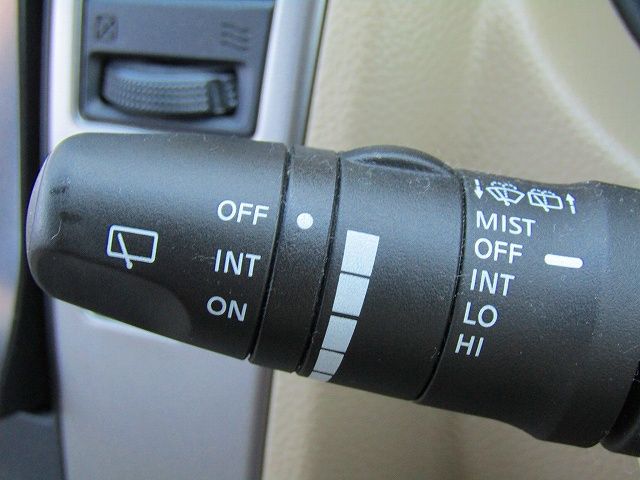 Nissan TIIDA 2010-10 180790-17