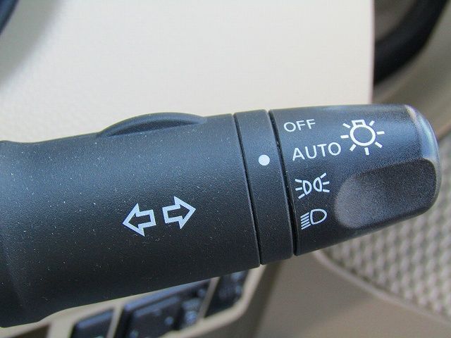 Nissan TIIDA 2010-10 180790-16