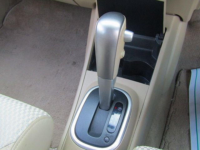 Nissan TIIDA 2010-10 180790-15