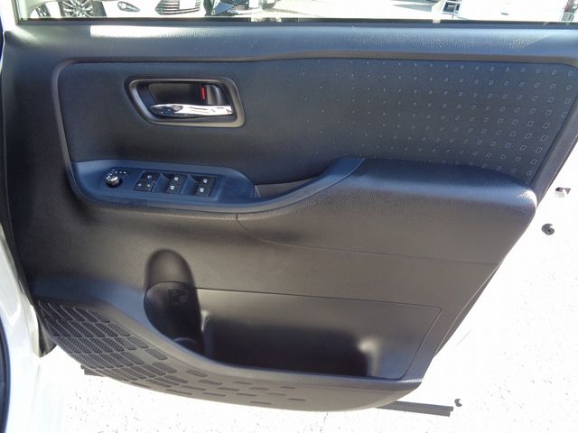 Toyota VOXY 2016-03 196131-18
