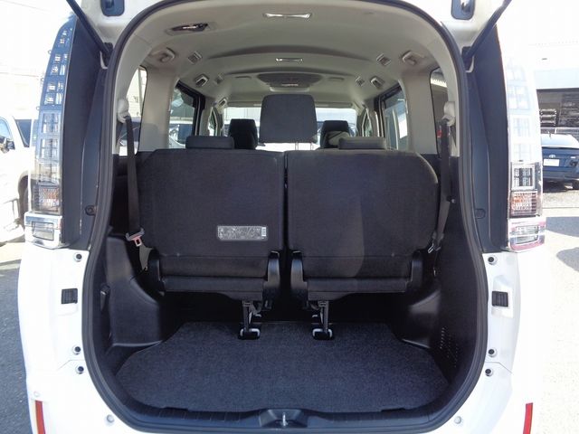 Toyota VOXY 2016-03 196131-7